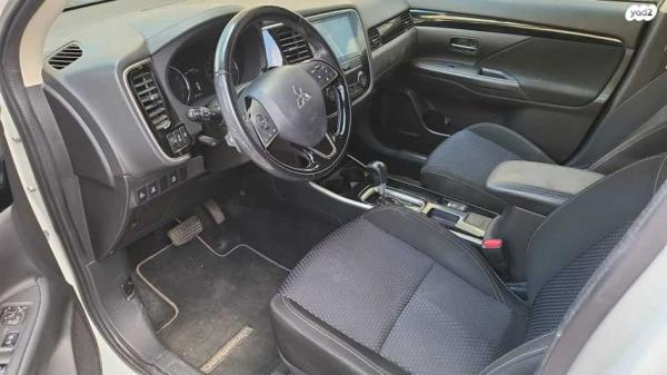 מיצובישי אאוטלנדר Instyle אוט' 7 מק' 2.0 (150 כ"ס) בנזין 2018 למכירה בלוד