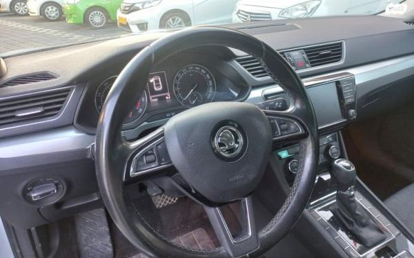 סקודה סופרב (עד 2019) Ambition אוט' 1.8 (180 כ''ס) בנזין 2017 למכירה בחיפה