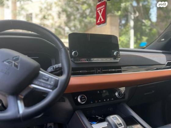 מיצובישי אאוטלנדר Luxury TTH אוט' 7 מק' 2.5 (181 כ"ס) בנזין 2022 למכירה בחולון