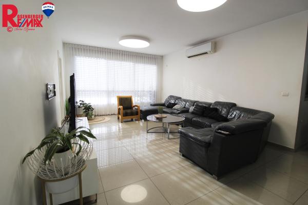 דירת גג 6 חדרים למכירה בבת ים | השלושה 40 | עמידר