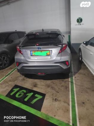 טויוטה C-HR Chic הייבריד אוט' 1.8 (98 כ"ס) בנזין 2021 למכירה בתל אביב יפו
