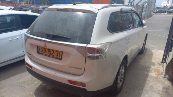 מיצובישי אאוטלנדר Instyle אוט' 7 מק' 2.0 (150 כ"ס) בנזין 2014 למכירה בנתניה