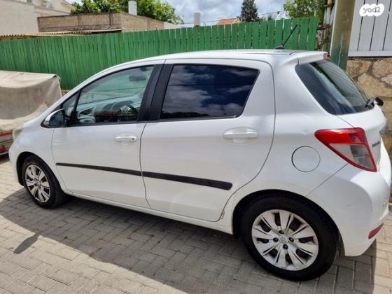 טויוטה יאריס Style אוט' 1.3 (99 כ"ס) בנזין 2012 למכירה בכפר סבא