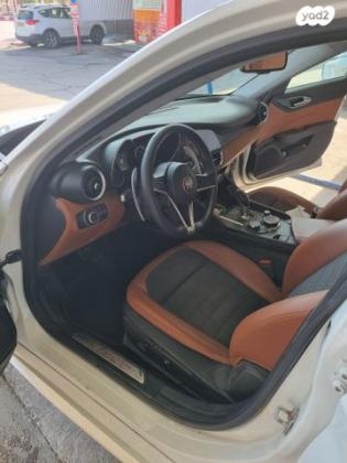 אלפא רומיאו ג'וליה Milano Speciale אוט' 2.0 (197 כ"ס) בנזין 2018 למכירה באילת
