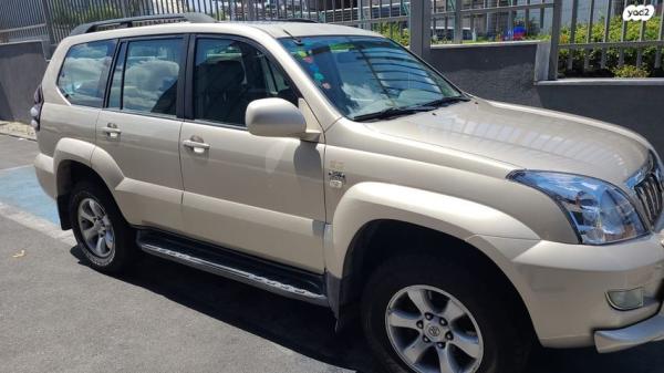 טויוטה לנד קרוזר ארוך 4X4 STD אוט' דיזל 8 מק' 3.0 (173 כ''ס) דיזל 2007 למכירה בחולון