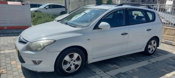 יונדאי i30CW Inspire סטיישן אוט' 1.6 (126 כ''ס) בנזין 2010 למכירה בחריש