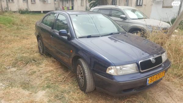 סקודה אוקטביה Ambiente הצ'בק אוט' 1.6 (100 כ''ס) בנזין 2000 למכירה בהרצליה