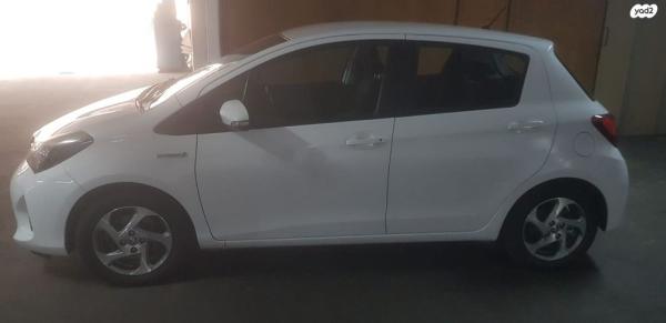 טויוטה יאריס הייבריד Black Sky TSS אוט' 1.5 (73 כ"ס) בנזין 2017 למכירה בלוד