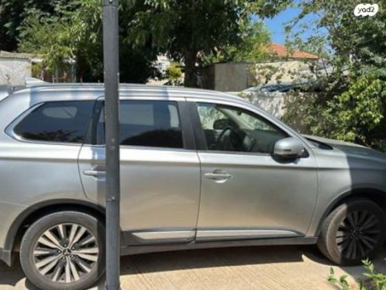מיצובישי אאוטלנדר Premium אוט' 7 מק' 2.0 (150 כ''ס) בנזין 2019 למכירה בהרצליה