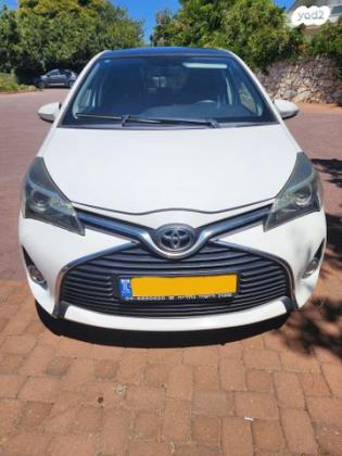טויוטה יאריס Sky אוט' 1.3 (99 כ"ס) בנזין 2015 למכירה בנהריה