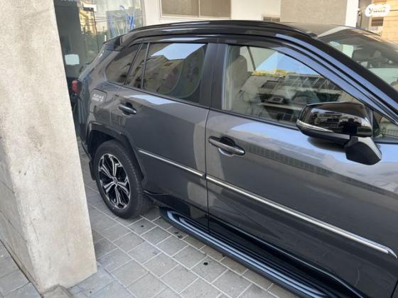 טויוטה RAV4 הייבריד 4X4 E-Motion פלאג-אין אוט' 2.5 (185 כ''ס) היברידי חשמל / בנזין 2023 למכירה בטבריה