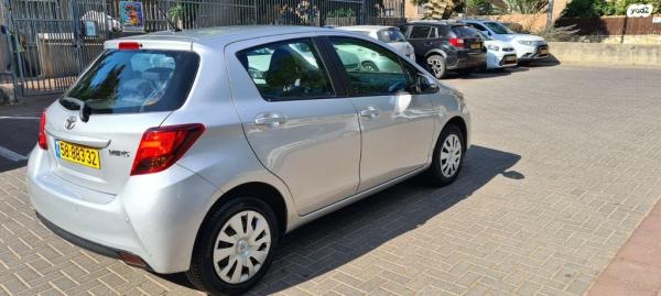 טויוטה יאריס Sol אוט' 1.3 (99 כ"ס) בנזין 2015 למכירה בראש העין