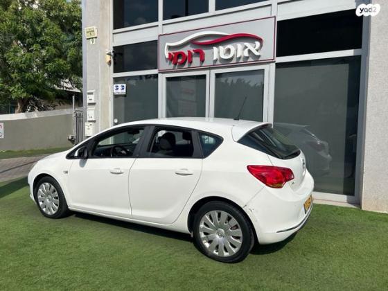 אופל אסטרה Enjoy הצ'בק אוט' 1.4 (140 כ''ס) בנזין 2012 למכירה בראשון לציון