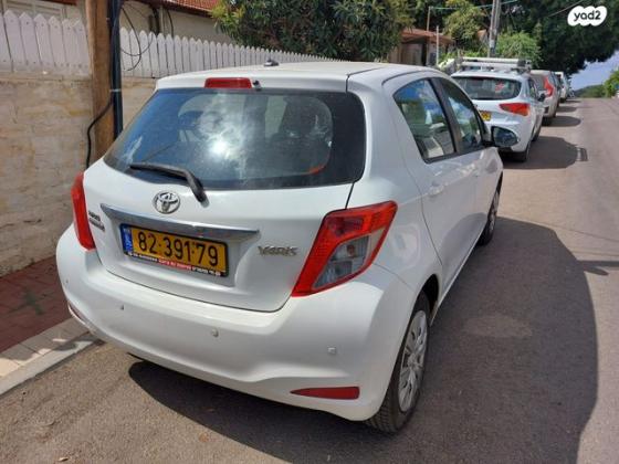 טויוטה יאריס Style אוט' 1.3 (99 כ"ס) בנזין 2012 למכירה ברחובות