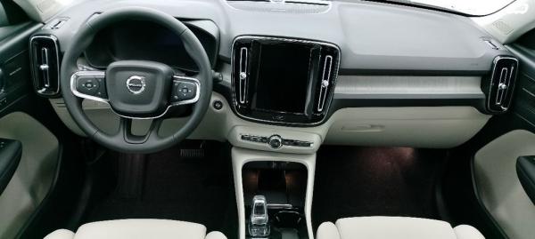 וולוו XC40 B3 Plus אוט' 2.0 (163 כ''ס) בנזין 2023 למכירה ב