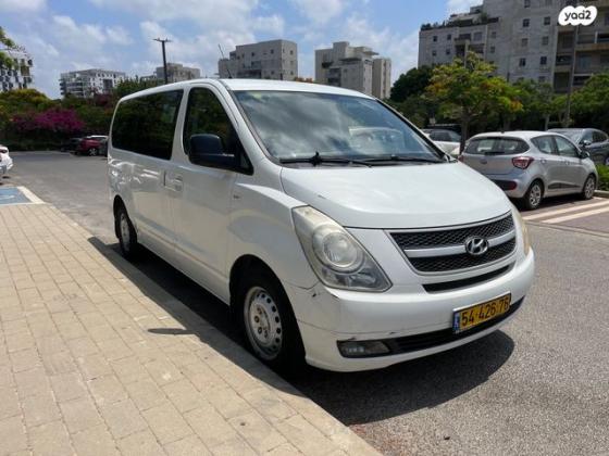 יונדאי i800 GLS CRDI מיניבוס ידני דיזל 8 מק' 2.5 (136 כ"ס) דיזל 2011 למכירה בהרצליה