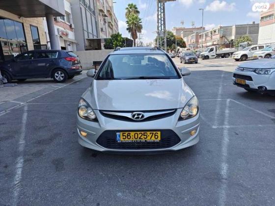 יונדאי i30CW Inspire סטיישן אוט' 1.6 (126 כ''ס) בנזין 2011 למכירה בפתח תקווה