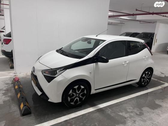 טויוטה אייגו (AYGO) X-Play אוט' 1.0 (72 כ''ס) בנזין 2021 למכירה בקרית גת