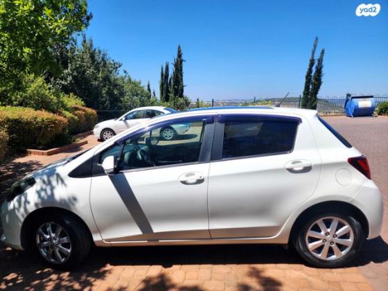 טויוטה יאריס Sky אוט' 1.3 (99 כ"ס) בנזין 2015 למכירה בנהריה