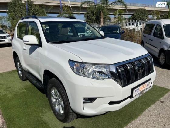טויוטה לנד קרוזר קצר 4X4 Luxury SWB אוט' 3 דלתות דיזל 2.8 (204 כ''ס) דיזל 2023 למכירה בחיפה