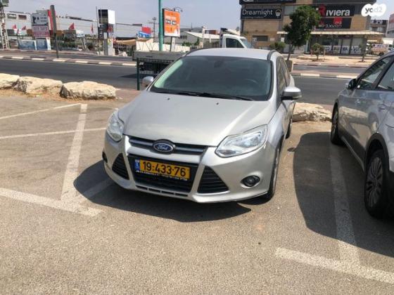 פורד פוקוס Trend סטיישן אוט' 1.6 (125 כ''ס) בנזין 2013 למכירה בפתח תקווה