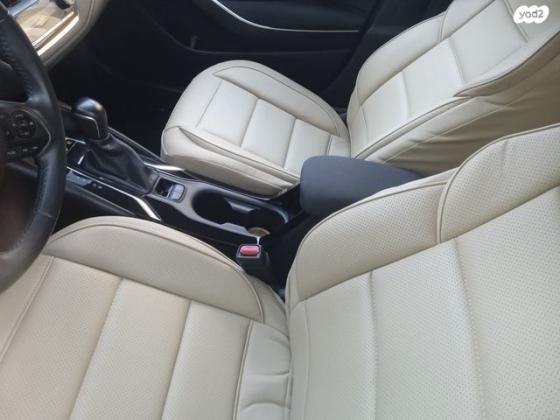 טויוטה קורולה הייבריד Comfort סדאן אוט' 1.8 (122 כ''ס) בנזין 2021 למכירה בבת ים