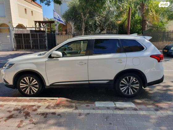 מיצובישי אאוטלנדר Premium אוט' 7 מק' 2.0 (150 כ''ס) בנזין 2018 למכירה בגן יבנה