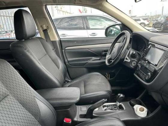 מיצובישי אאוטלנדר 4X4 Supreme אוט' 7 מק' 2.0 (150 כ"ס) בנזין 2015 למכירה בבאר שבע