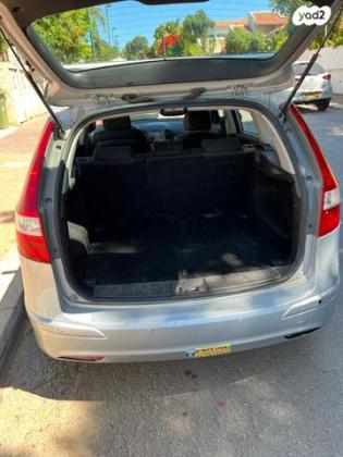 יונדאי i30CW Inspire סטיישן אוט' 1.6 (126 כ''ס) בנזין 2011 למכירה בהוד השרון