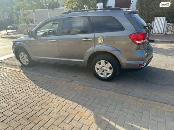 דודג' ג'רני SE אוט' 7 מק' 2.4 (168 כ"ס) בנזין 2012 למכירה ברחובות