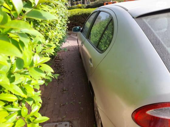 סיאט לאון Signo ידני 5 דל' 1.6 (100 כ''ס) בנזין 2002 למכירה בנתניה