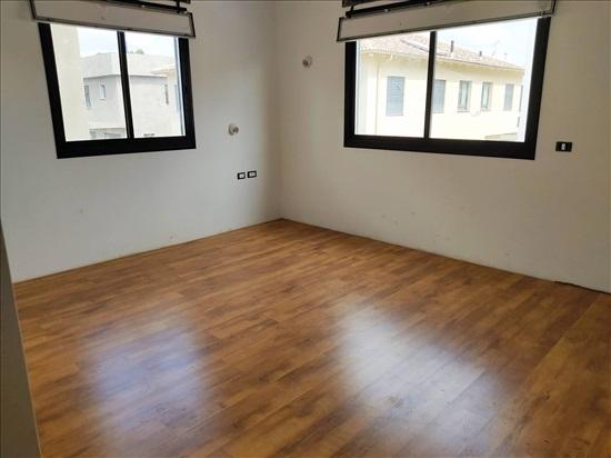 דו משפחתי 8 חדרים למכירה בכפר יונה | השמחה | שרונה