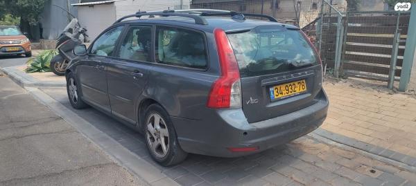 וולוו V50 Luxury אוט' 2.0 (145 כ''ס) בנזין 2011 למכירה בתל אביב יפו