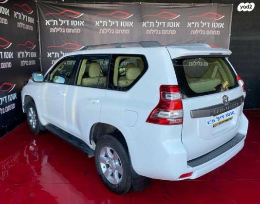 טויוטה לנד קרוזר ארוך 4X4 Select אוט' דיזל 7 מק' 2.8 (177 כ"ס) דיזל 2017 למכירה בתל אביב יפו
