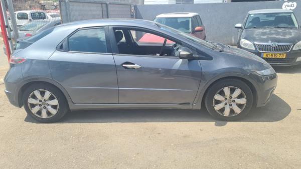 הונדה סיוויק האצ'בק החדשה Comfort אוט' 1.8 (140 כ''ס) בנזין 2010 למכירה בגבעון החדשה