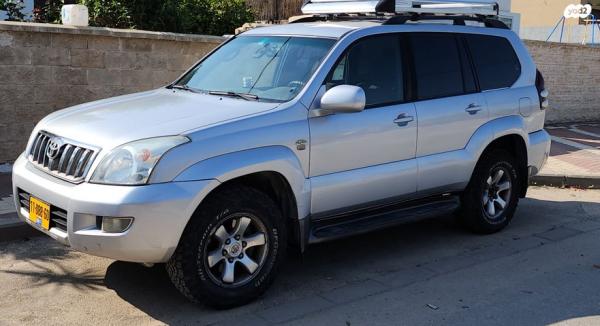 טויוטה לנד קרוזר ארוך 4X4 STD אוט' דיזל 8 מק' 3.0 (166 כ''ס) דיזל 2006 למכירה בשרשרת