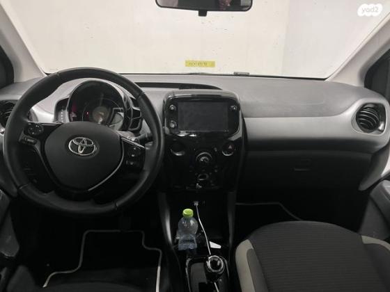 טויוטה אייגו (AYGO) X-Play אוט' 1.0 (72 כ''ס) בנזין 2021 למכירה בקרית גת