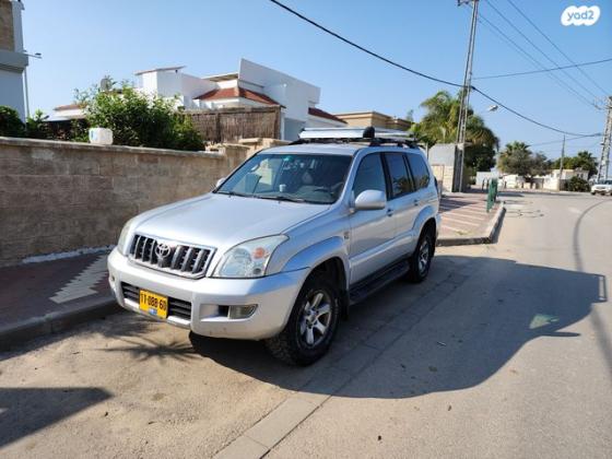 טויוטה לנד קרוזר ארוך 4X4 STD אוט' דיזל 8 מק' 3.0 (166 כ''ס) דיזל 2006 למכירה בשרשרת