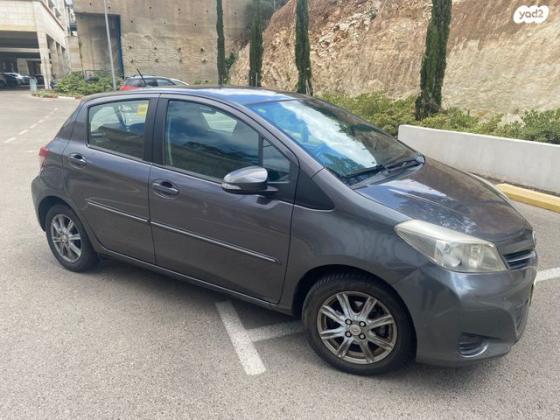 טויוטה יאריס Style אוט' 1.3 (99 כ"ס) בנזין 2012 למכירה בחיפה