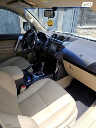 טויוטה לנד קרוזר ארוך 4X4 Luxury אוט' דיזל 7 מק' 2.8 (177 כ"ס) דיזל 2016 למכירה בעתלית
