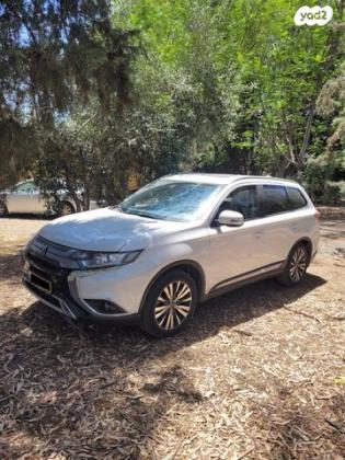מיצובישי אאוטלנדר Instyle אוט' 7 מק' 2.0 (150 כ"ס) בנזין 2020 למכירה בגבעת השלושה