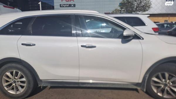 קיה סורנטו Urban אוט' 7 מק' 2.4 (188 כ"ס) בנזין 2016 למכירה בכפר סבא