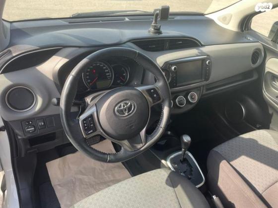 טויוטה יאריס Sky אוט' 1.3 (99 כ"ס) בנזין 2015 למכירה בחריש