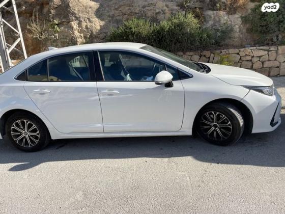טויוטה קורולה הייבריד Flow סדאן אוט' 1.8 (98 כ''ס) בנזין 2021 למכירה בירושלים