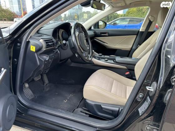 לקסוס IS300h Luxury SR הייבריד אוט' 2.5 (181 כ''ס) בנזין 2020 למכירה בתל אביב יפו