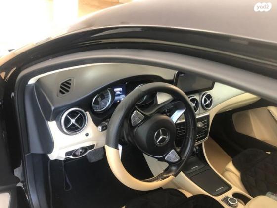 מרצדס GLA GLA200 Urban אוט' 1.6 (156 כ''ס) [2014-2017] בנזין 2016 למכירה בכפר כנא