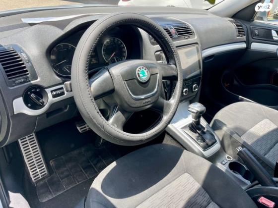 סקודה אוקטביה Ambiente אוט' 1.2 (105 כ''ס) בנזין 2010 למכירה בחיפה