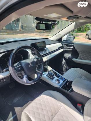 מיצובישי אאוטלנדר Luxury אוט' 7 מק' 2.5 (181 כ"ס) בנזין 2022 למכירה ברעננה