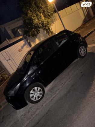 טויוטה יאריס הייבריד Live אוט' 1.5 (74 כ''ס) בנזין 2017 למכירה בכפר סבא