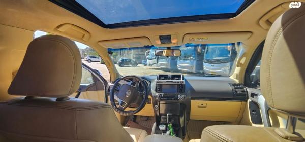 טויוטה לנד קרוזר ארוך 4X4 Luxury אוט' דיזל 7 מק' 2.8 (177 כ"ס) דיזל 2016 למכירה בבית ג'ן